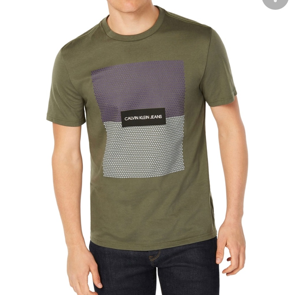 Calvin Klein double dot graphic T-shirt size large